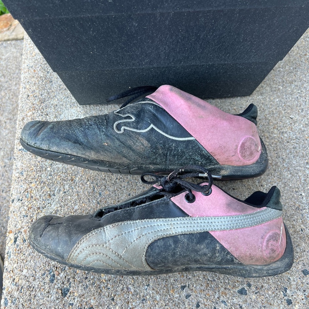 ISO Puma Future Cat Black Pink Leather Size 8.5 / EU 39